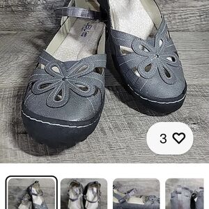 Jambou Gray Flats with Cutout Design and Cushioned Footbed